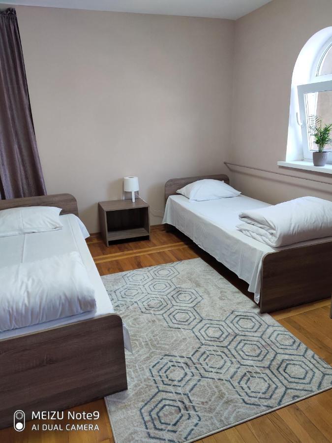 Pelican Guest House & Hostel Czernowitz Exterior foto