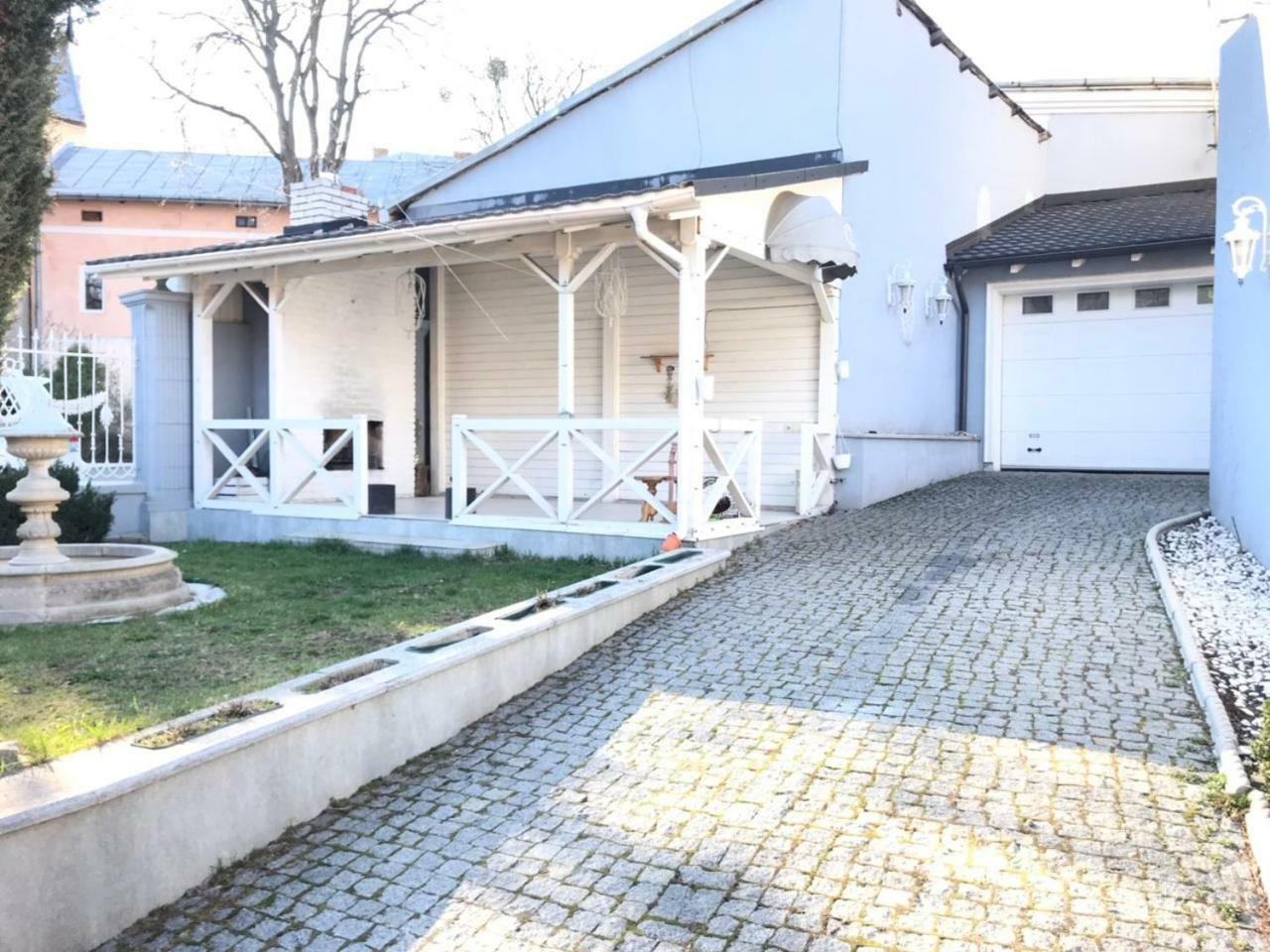 Pelican Guest House & Hostel Czernowitz Exterior foto